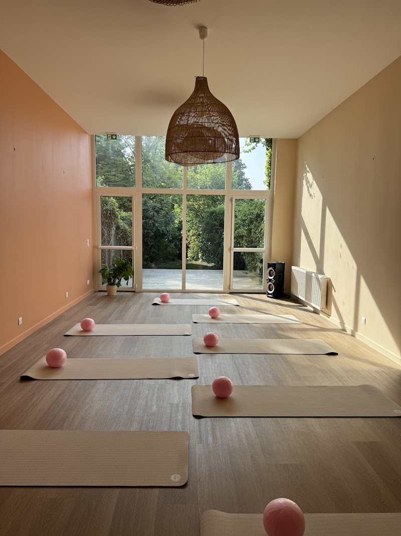 Studio pilates Constance MORTREUX - kiné pédiatrie, rééducation abdominale, pré et post partum, cours de pilates Roncq