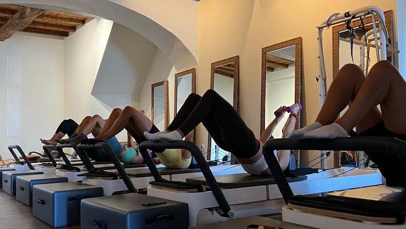 Studio Pilates reformers By Diet&Form2B – studio pilates à Corte